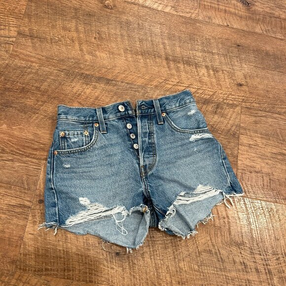 Levi's 501 distressed shorts size W24 - Picture 1 of 3